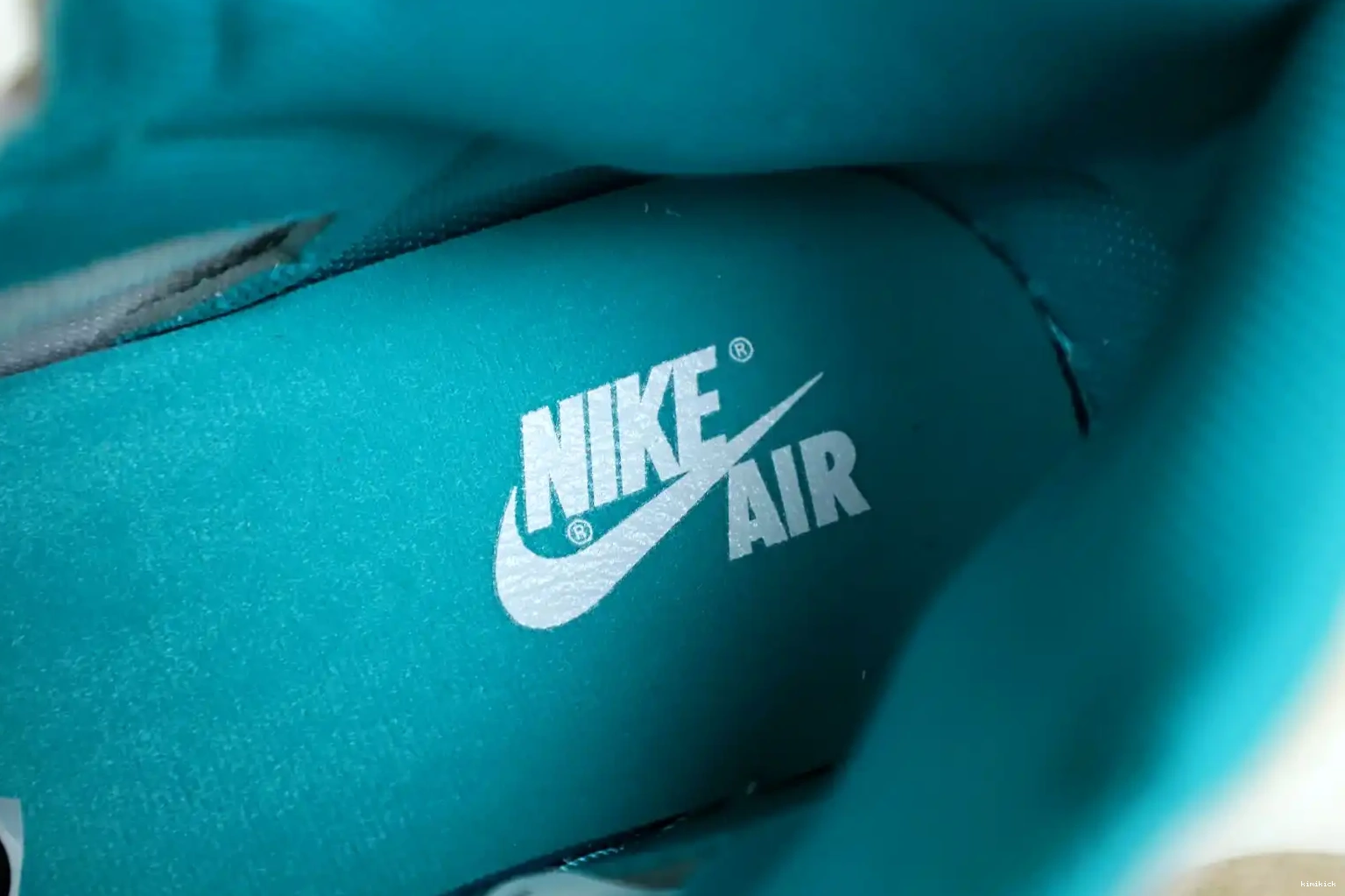 HIGH JORDAN RETRO 1 'TURBO GREEN' Kimikick OG AIR 0518